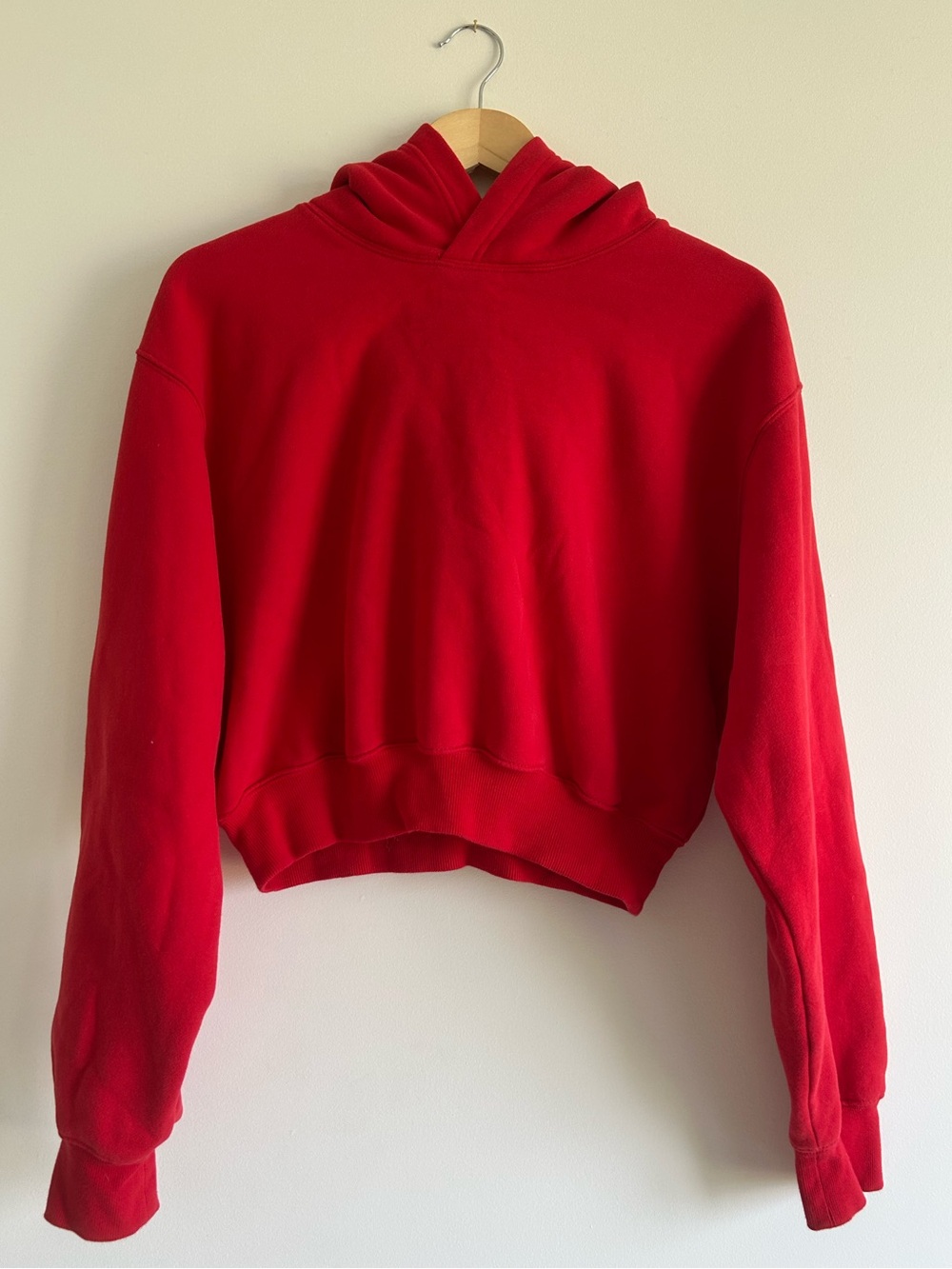 Aritzia Cropped Perfect Hoodie Red❣️Size Medium NWOT